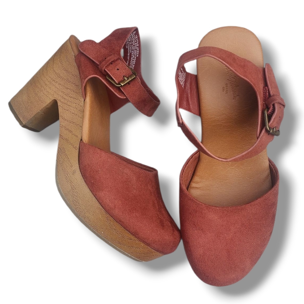 Universal Thread Women's Suede Block Heel Sandals